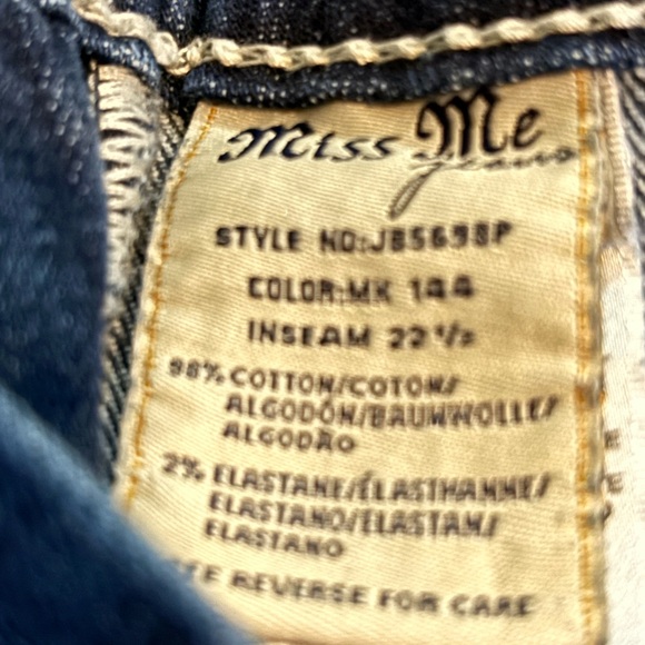 MISS ME Boyfriend Capri - Picture 12 of 12